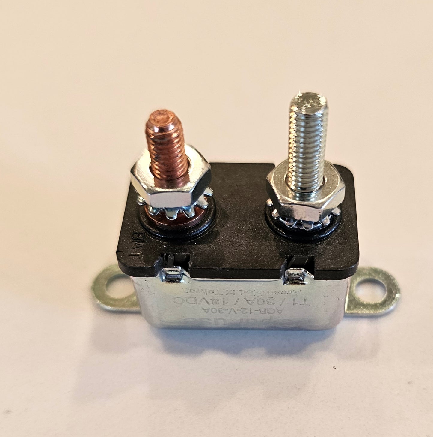 12 VOLT 30 AMP CIRCUIT BREAKER WITH MOUNTING TABS
